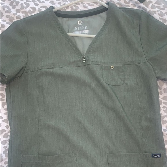 Xsmall/small olive green scrubs. Gently used - Picture 1 of 13